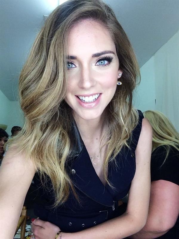 Chiara Ferragni taking a selfie