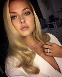 Ashley Smouter taking a selfie