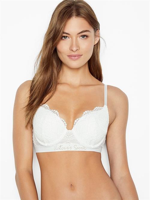 Grace Elizabeth in lingerie