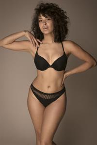 Fo Porter in lingerie