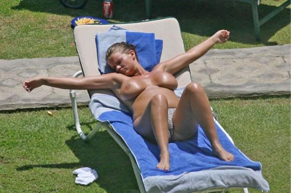 Kerry Katona nude and sexy photo collection showing her pussy, boobs, and ass.



