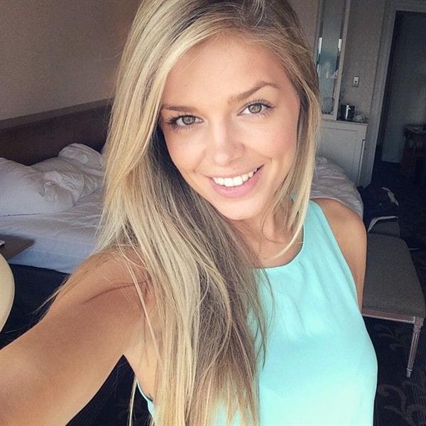 Danielle Knudson taking a selfie