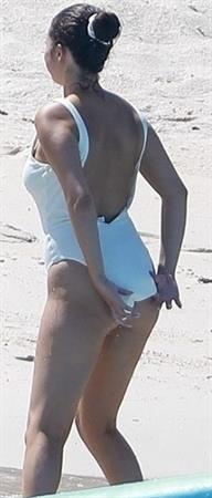 Selena Gomez sexy ass in a swimsuit seen on the beach by paparazzi.


