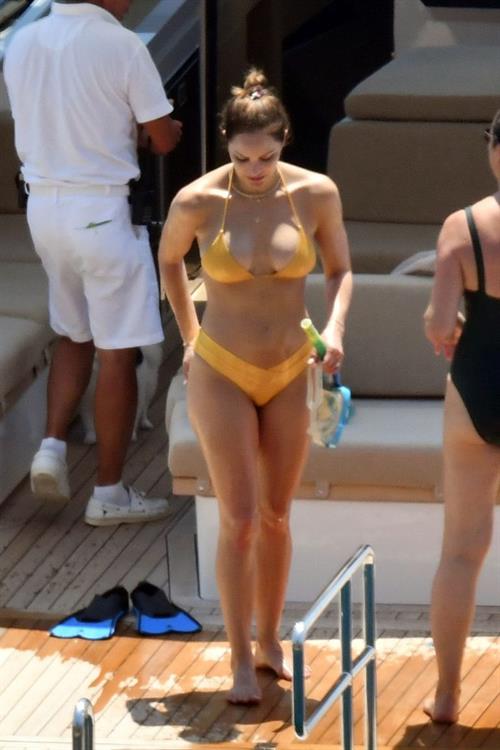 Katharine McPhee Bikini Pictures Katharine McPhee in a sexy thong bikini seen by paparazzi showing her ass and boobs.