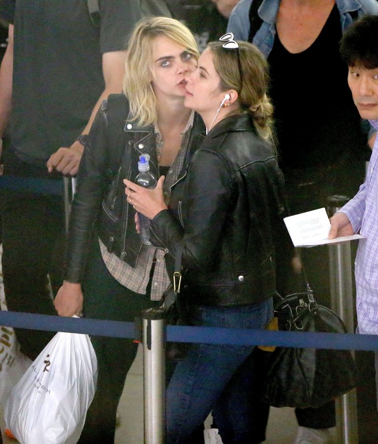 Cara Delevingne and Ashley Benson kissing at the airport.






















