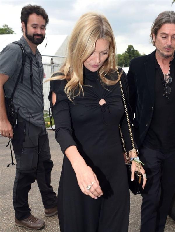 Kate Moss braless tits pokies in a black dress seen by paparazzi.




























