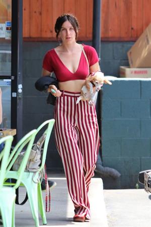 Scout Willis braless boobs in a small top seen by paparazzi.

















