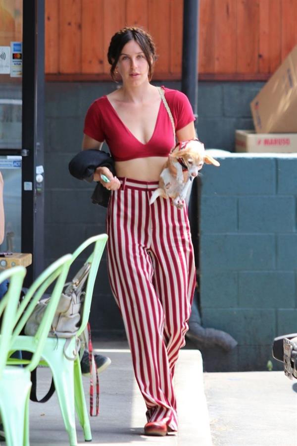 Scout Willis braless boobs in a small top seen by paparazzi.

















