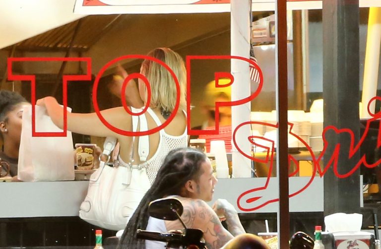 Kate Hudson Pictures Kate Hudson looking sexy in a bikini top seen by paparazzi.