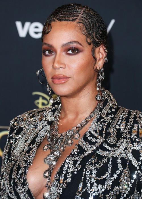 Beyoncé Knowles Pictures Beyonce braless boobs and areola peek showing off nice cleavage on the red carpet for the premiere of The Lion King .