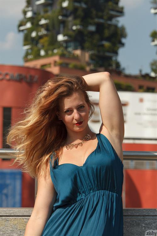 Sera Rossini Pictures Busty Sera Rossini