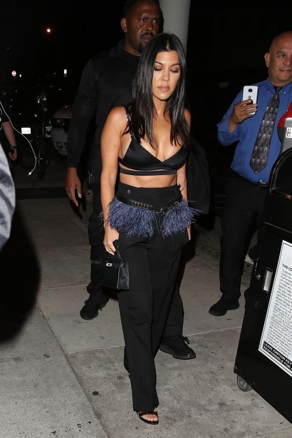 Kourtney Kardashian sexy cleavage in a black top seen by paparazzi.













