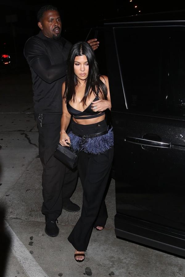 Kourtney Kardashian sexy cleavage in a black top seen by paparazzi.













