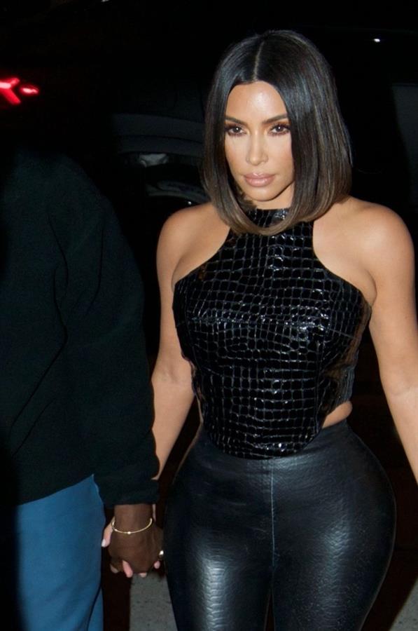 Kim Kardashian sexy in a tight leather outfit seen by paparazzi with her husband Kanye West.














