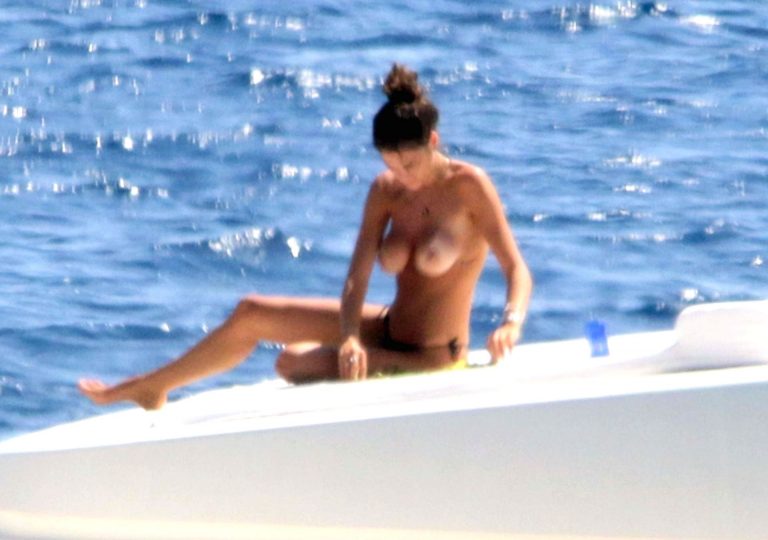 Francesca Sofia Novello caught topless by paparazzi tanning with her nude boobs exposed.
