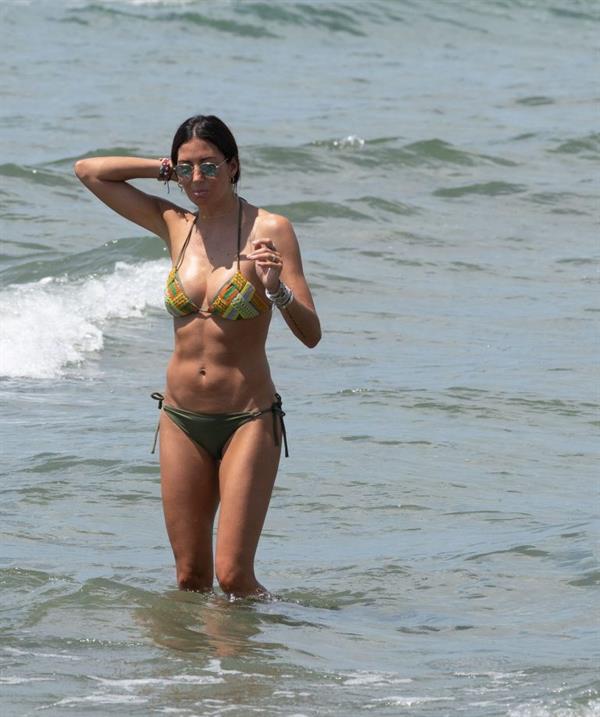 Elisabetta Gregoraci sexy ass and cleavage in a bikini at the beach seen by paparazzi.











