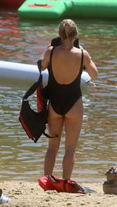 Elsa Pataky sexy ass and cleavage in a swimsuit seen by paparazzi with Chris Hemsworth.














