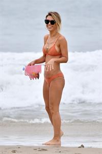 Audrina Patridge sexy ass and cleavage in a bikini seen by paparazzi at the beach.



