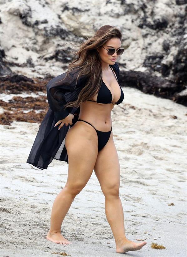 Daphne Joy sexy ass and boobs in a thong bikini at the beach seen by paparazzi showing nice cleavage and booty.
