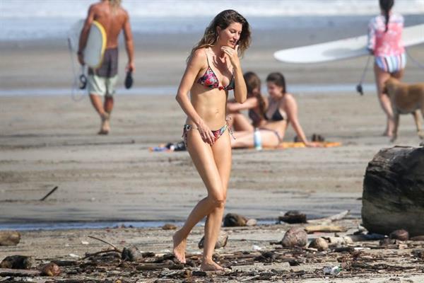 Gisele Bundchen sexy ass in a thong bikini at the beach seen by paparazzi with Tom Brady.


