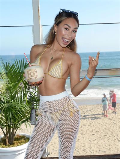 Eva Gutowski sexy photos showing nice cleavage in a thong bikini.





