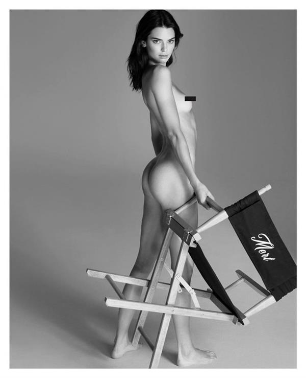 Kendall Jenner naked photo showing her nude ass and boobs.









