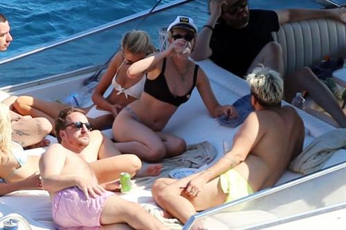 Kristen Stewart and Stella Maxwell sexy lesbians making out on a boat in bikinis seen by paparazzi.










