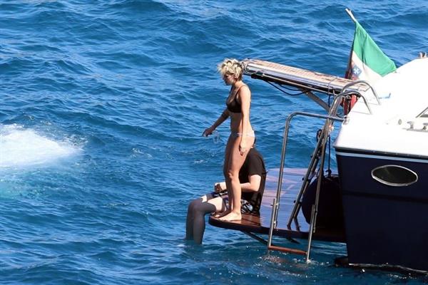 Kristen Stewart and Stella Maxwell sexy lesbians making out on a boat in bikinis seen by paparazzi.










