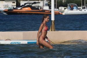Kimberley Garner sexy model body in a pink bikini at beach seen by paparazzi.




