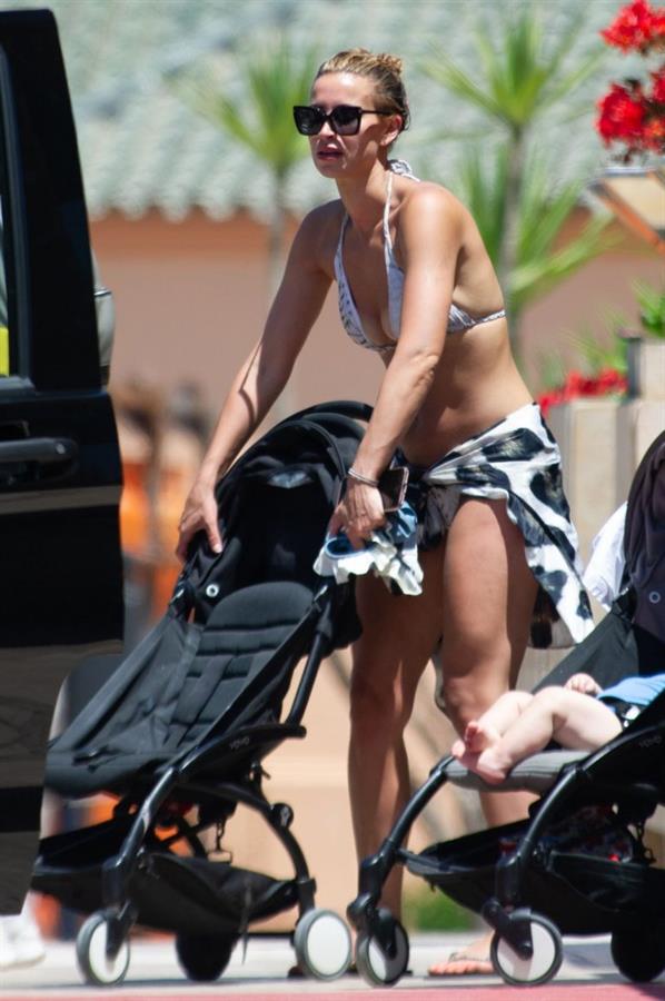 Ferne McCann sexy in a bikini at the beach seen by paparazzi showing some cleavage.

















