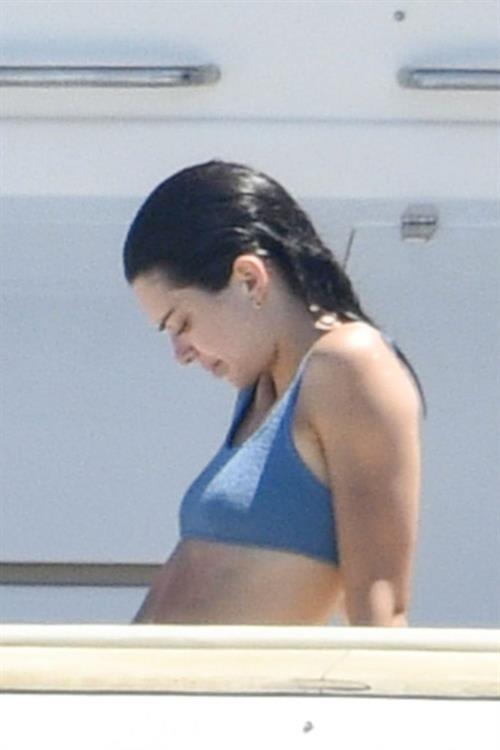Kendall Jenner in a sexy bikini swimsuit on a yacht with Kourtney Kardashian seen by paparazzi.








































