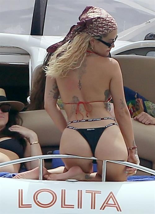 Rita Ora sexy ass in a thong bikini seen by paparazzi.
