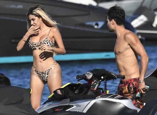 Alexa Dellanos sexy ass in a thong bikini also showing nice cleavage out on the water with her boyfriend Alec Monopoly seen by paparazzi.















