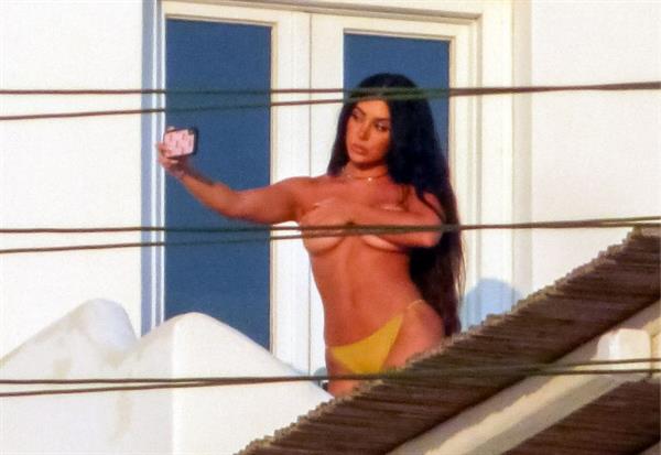 Martha Kalifatidis caught topless by paparazzi with her hand covering her nude big boobs.





