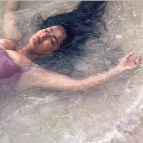 Salma Hayek big boobs showing nice cleavage wet in a swimsuit laying on the beach.

























