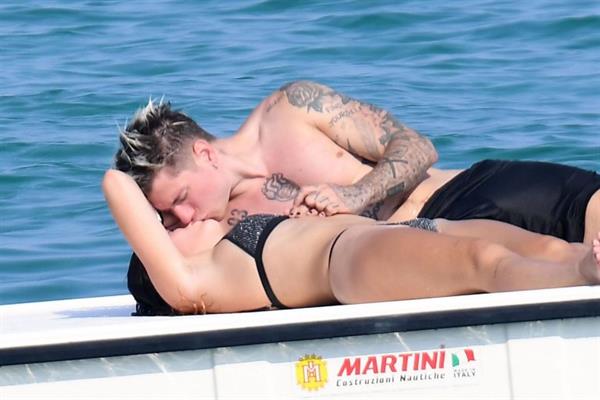 Bella Thorne making out and having fun with her boyfriend in a sexy little bikini seen by paparazzi.






