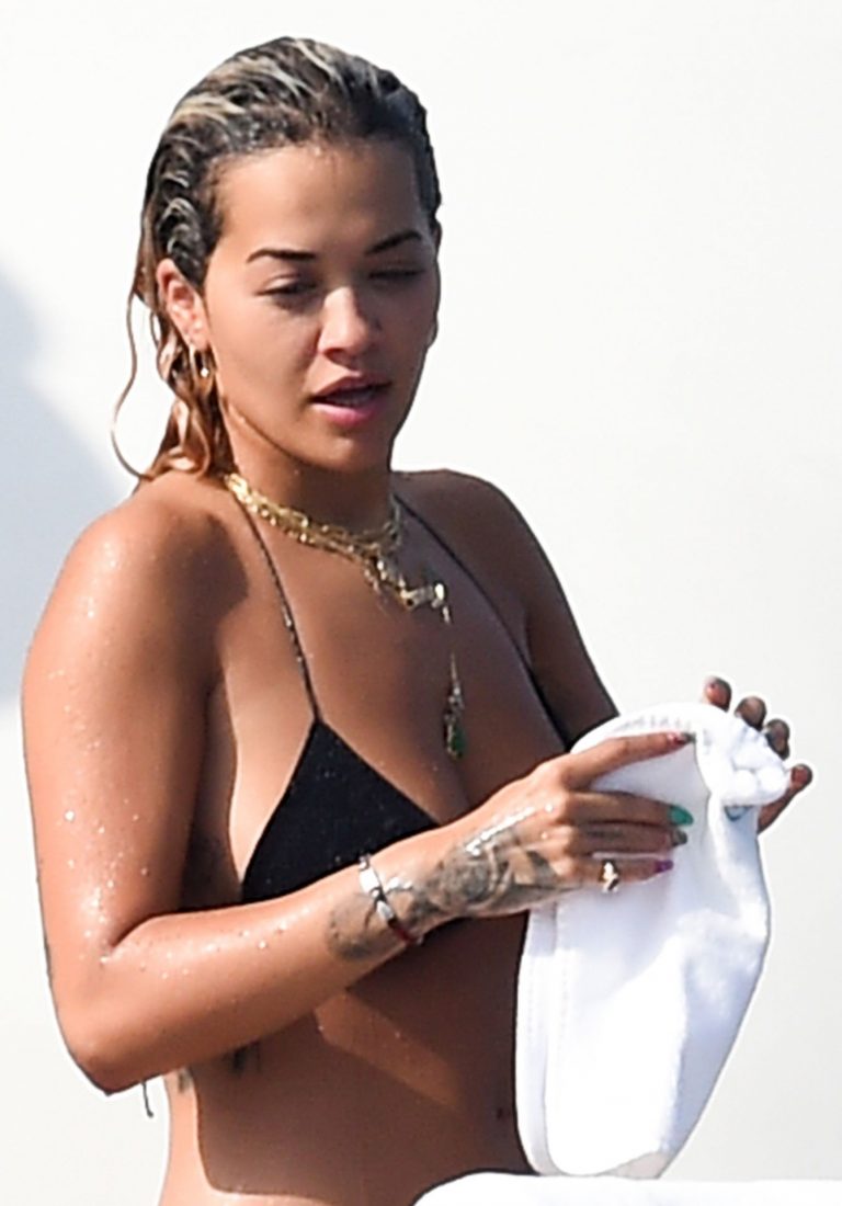 Rita Ora sexy ass and boobs in a thong bikini showing nice cleavage on a yacht seen by paparazzi.






























