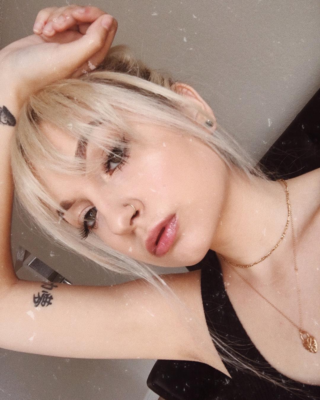 Skye Raae taking a selfie