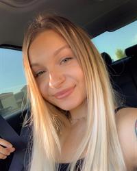 Skye Raae taking a selfie