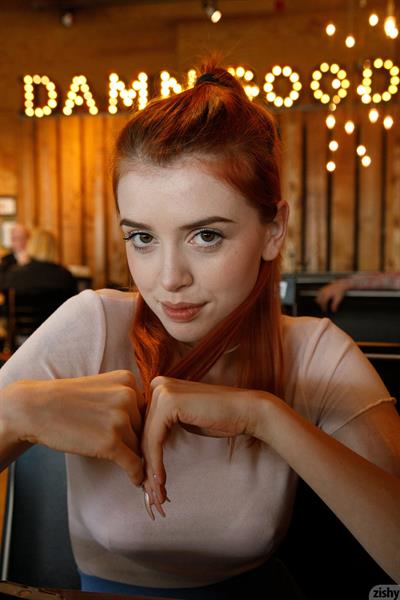 Wanda Ablee Flashing her Tits