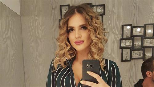 Ivana  Lovrić taking a selfie