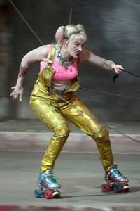 Margot Robbie sexy filming an action scene as Harley Quinn in the new movie  Birds of Prey .

















