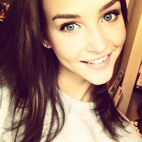 Rachel Cook taking a selfie