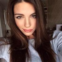 Jessica Ashley taking a selfie