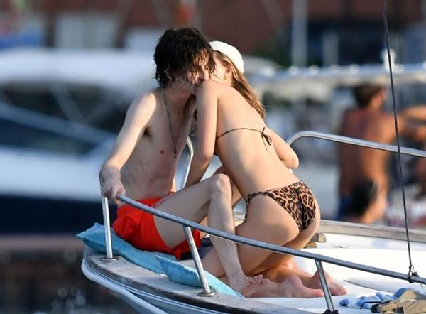 Lily-Rose Depp sexy ass in a little thong bikini making out with Timothee Chalamet on a boat seen by paparazzi.





