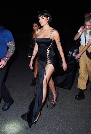 Halsey sexy in a very revealing laced dress seen by paparazzi arriving to DKNY fashion show in New York.






















