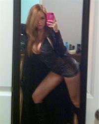 Leanna Decker taking a selfie