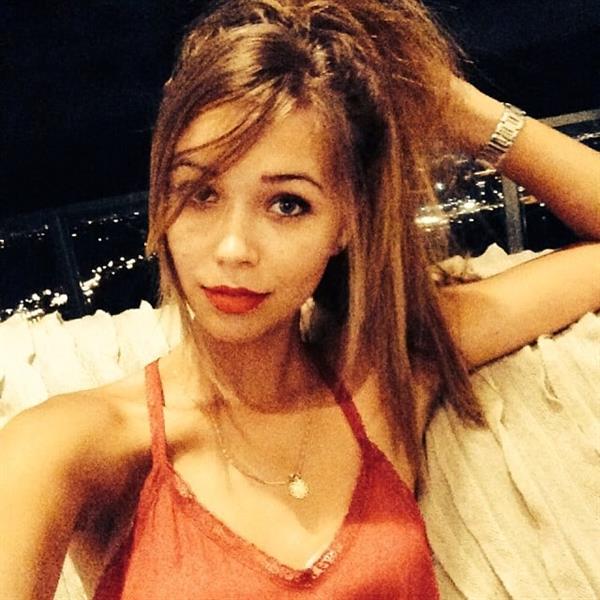 Sandra Kubicka taking a selfie