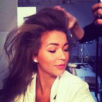 Sandra Kubicka taking a selfie