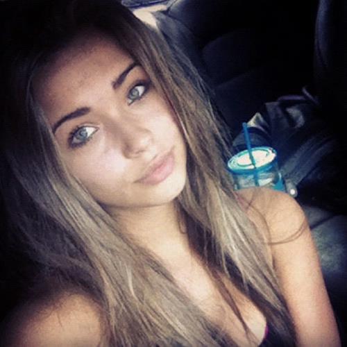 Sandra Kubicka taking a selfie